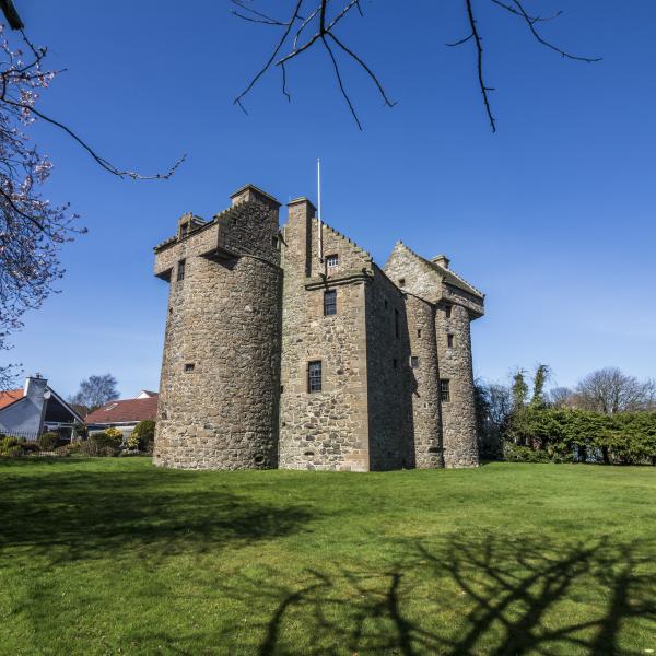 Claypotts Castle